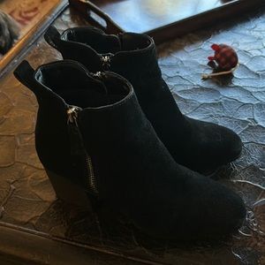 Blonde waterproof booties, black